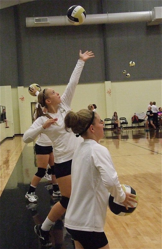 Image: Lady Gladiators Tara Wallis and Jaclynn Lewis get ready for action.