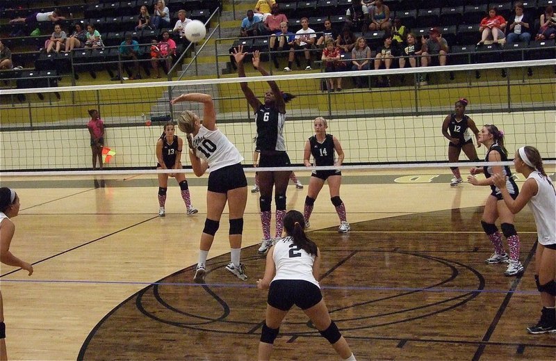 Image: Madison Washington(10) challenges a Hubbard blocker at the net.