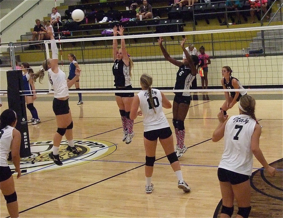 Image: Italy’s Jaclynn Lewis(15) goes up for the shot.