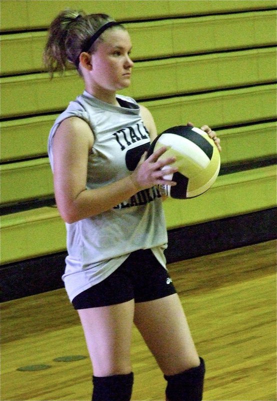 Image: Tara Wallis gets set to serve.