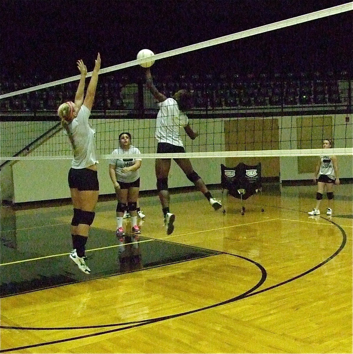 Image: Jaclynn Lewis tries to block teammate Kortnei Johnson.