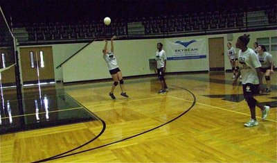 Image: Hannah Washington sets the ball for her JV squad.