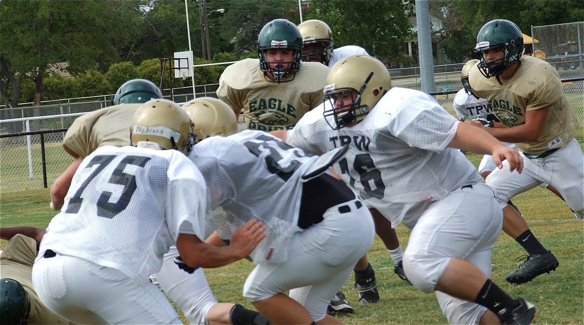 Image: Italy’s Cody Medrano(75), Shad Newman(25) and noseguard Hank Seabolt(76) have the Eagles on the run.