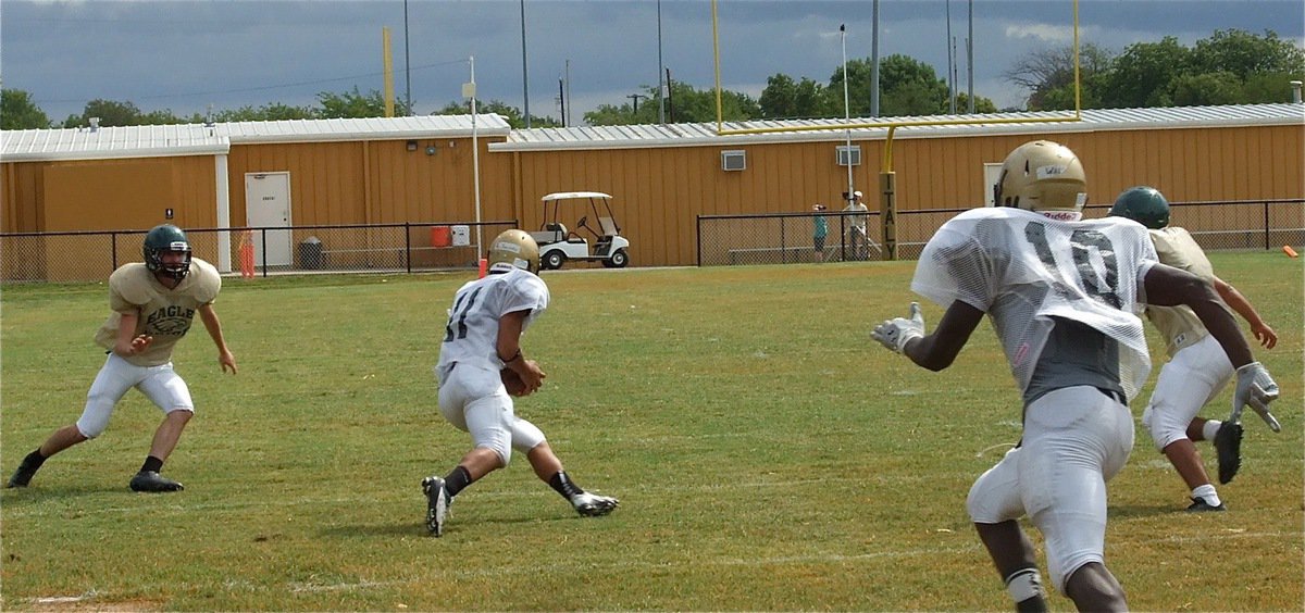 Image: Italy’s Reid Jacinto(11) makes the catch and then gains ground with tailback Ryheem Walker(10) hustling to help his teammate.