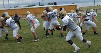 Image: Quarterback Marvin Cox(3) enjoys room to work behind his offensive line.