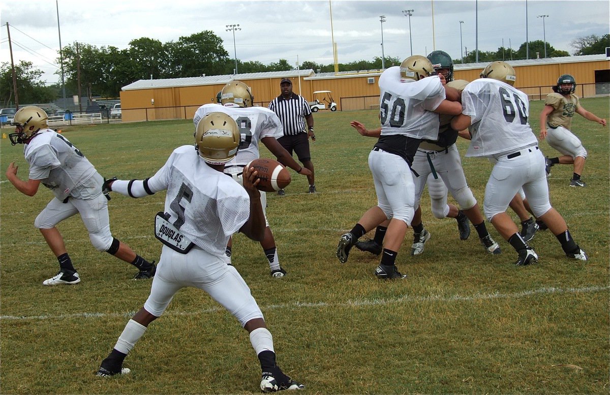 Image: Quarterback Eric Carson(5) has plenty of time to let it fly.