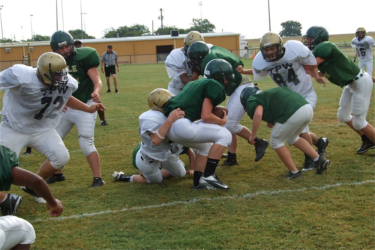 Image: Italy’s linebacker John Escamilla(54) shoots the gap to bring down the Eagle’s quarterback.