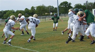Image: Tre “The Bus” Jackson(32) sees a matchup he likes after taking the handoff from quarterback Ryan Connor(15).