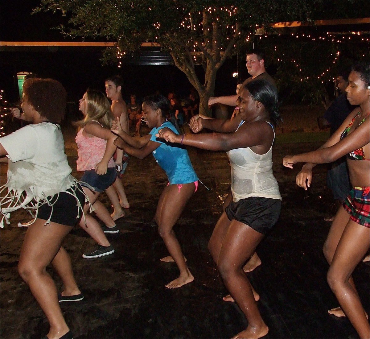 Image: Everybody gets to hopping on the dance floor!