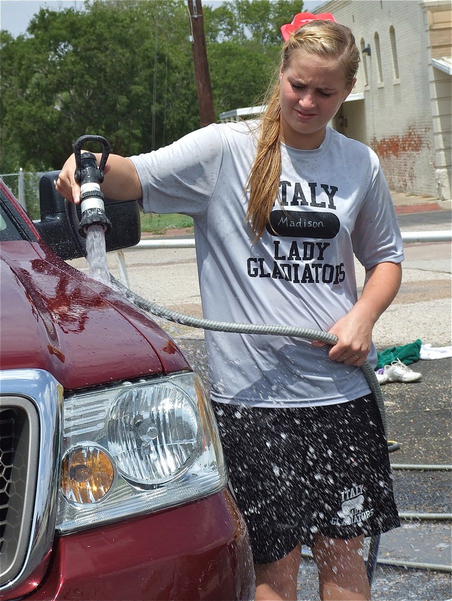 Image: Lady Gladiator Madison Washington rinses off the soap.