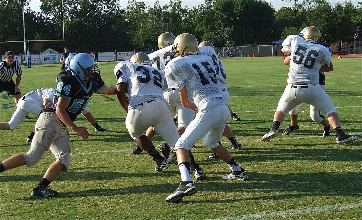 Image: Italy’s Billy Moore(32) continues to power forward behind his hard working offensive line.