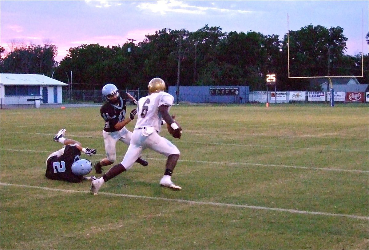 Image: Marvin Cox(6) takes a few reps at quarterback and busts a couple of long runs for Italy.