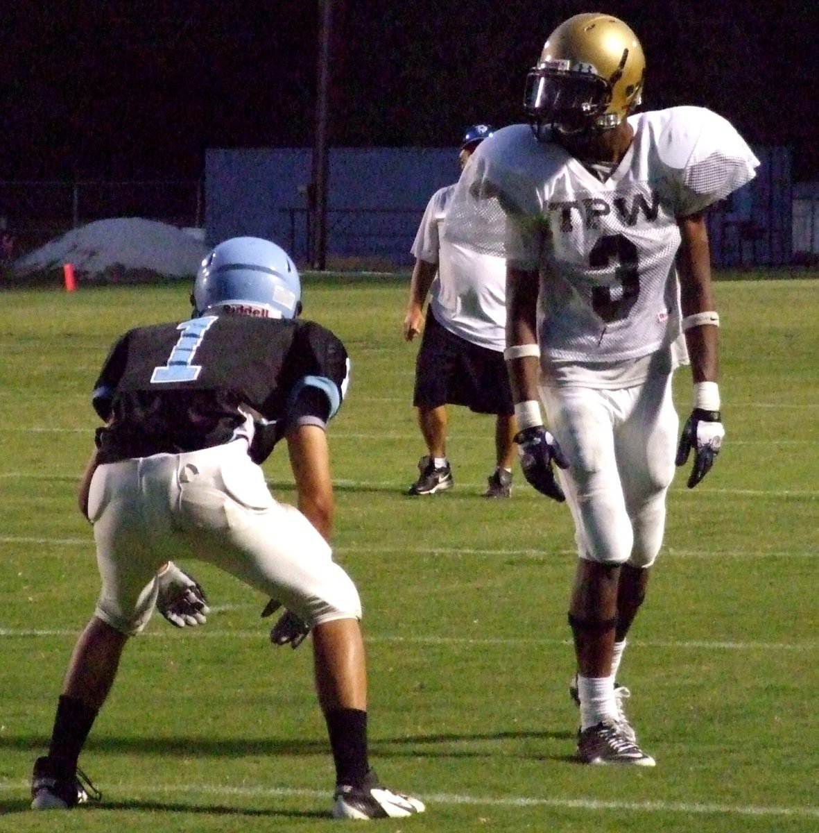 Image: Italy’s Trevon Robertson(3) prepares to run faster than a Cougar.