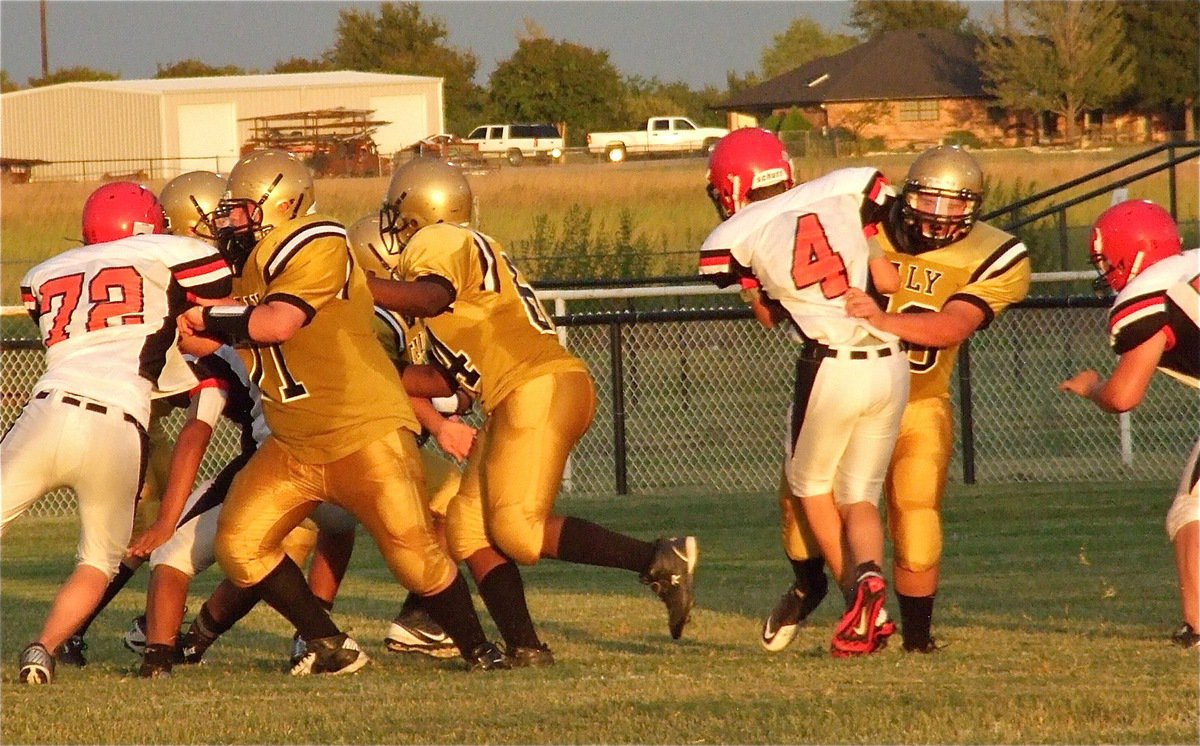 Image: Italy’s JV line was outstanding against Maypearl as John Byers(71), Justin Robbins(64) and Colin Newman(70) control the scrimmage line.