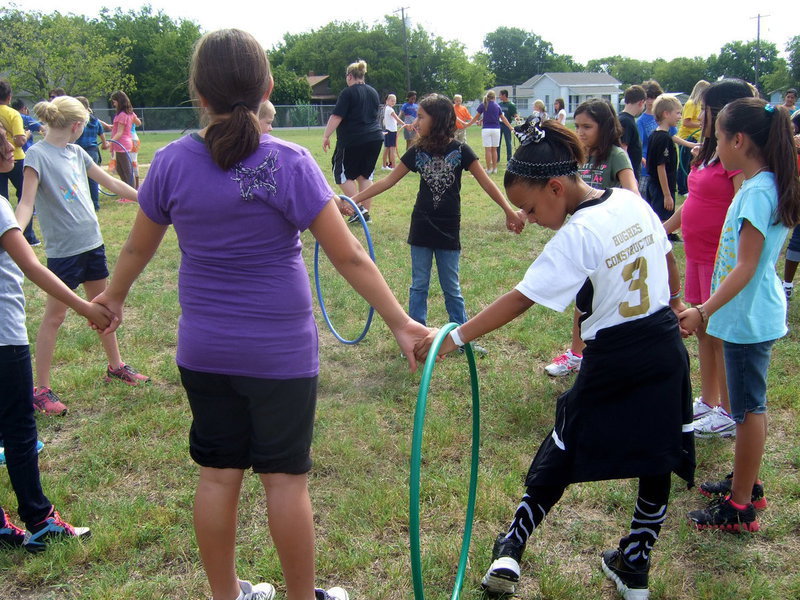 Image: Everyone holding hands for the game “Hoops”