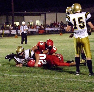 Image: Italy’s nose guard Hank Seabolt(76) makes the tackle. During the game, Seabolt had multiple tackles, recovered a fumble and separated a Panther runner from his bonnet.