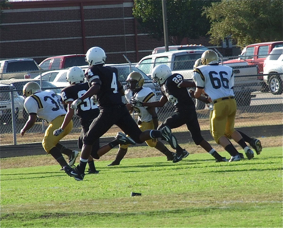 Image: Billy Moore(32) and Kyle Fortenberry(66) block for Marvin Cox(2) during Italy’s JV matchup against the Malakoff Tigers.