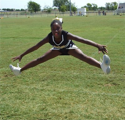 Image: IYAA A-team cheerleader Shaniaya Johnson executes a toe touch as good as it gets!