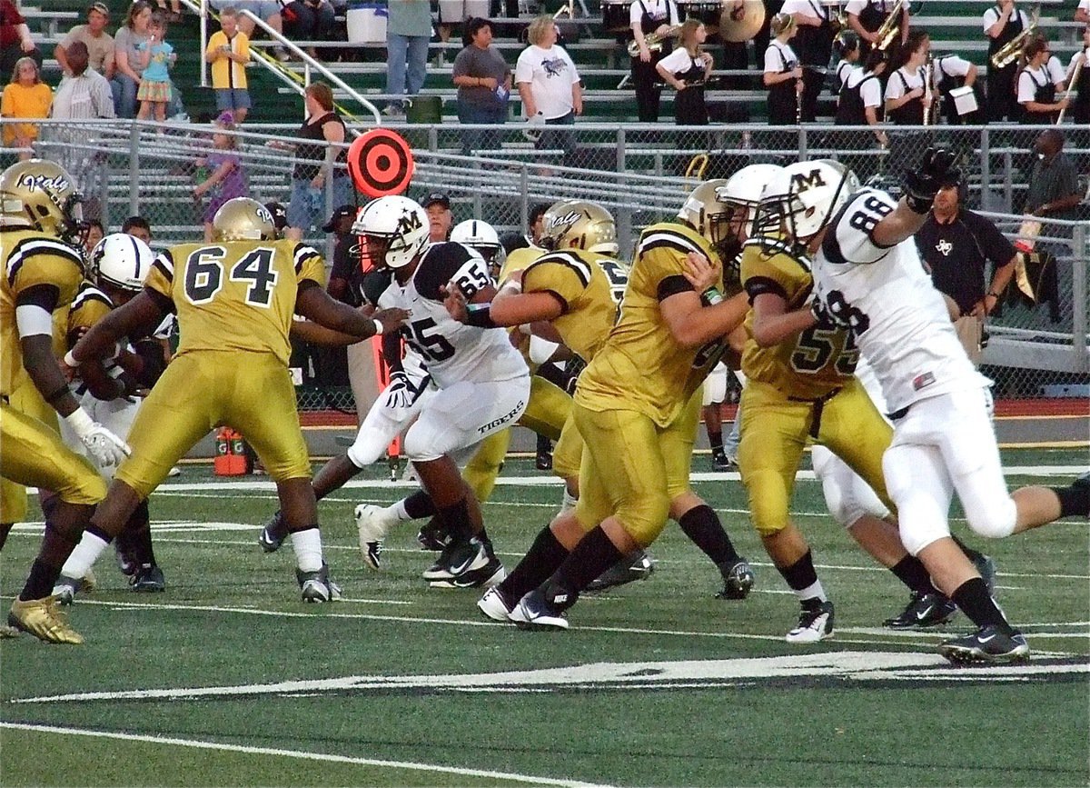 Image: Italy’s offensive blockers to start the game were Darol Mayberry(58), Adrian Reed(64), Zain Byers(50), Kevin Roldan(60), Zackery Boykin(55) and Ryheem Walker(10).