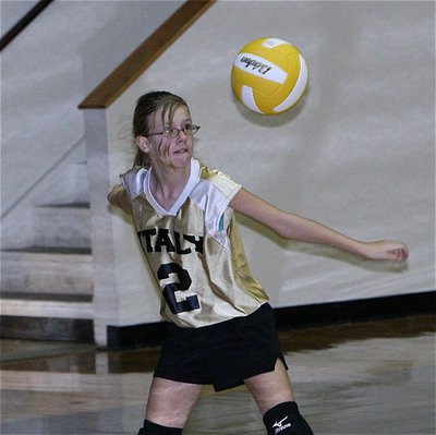 Image: Paige Little serves for Italy.