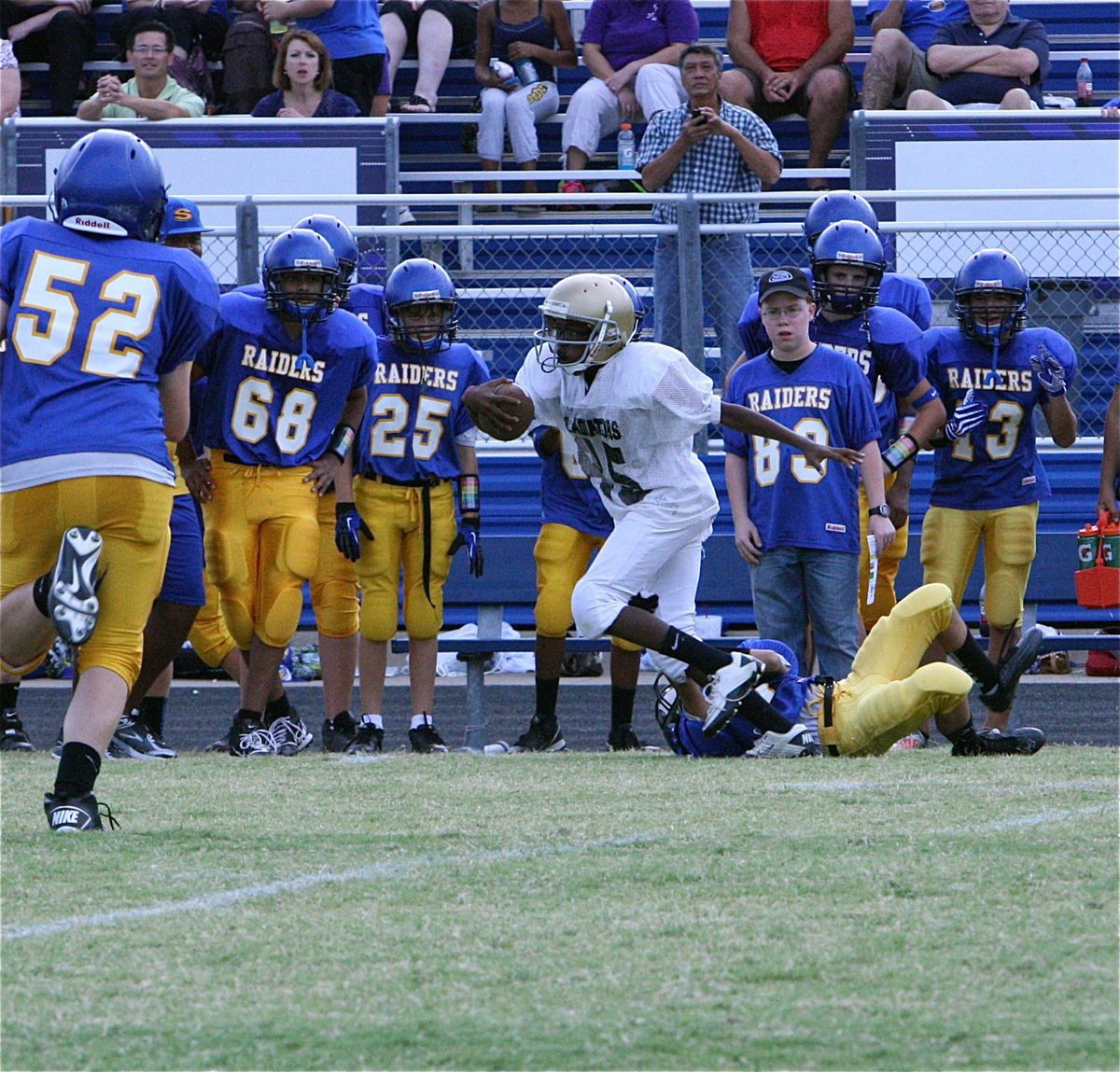 Image: Michael Wilson(85) makes a first down reception for Italy!