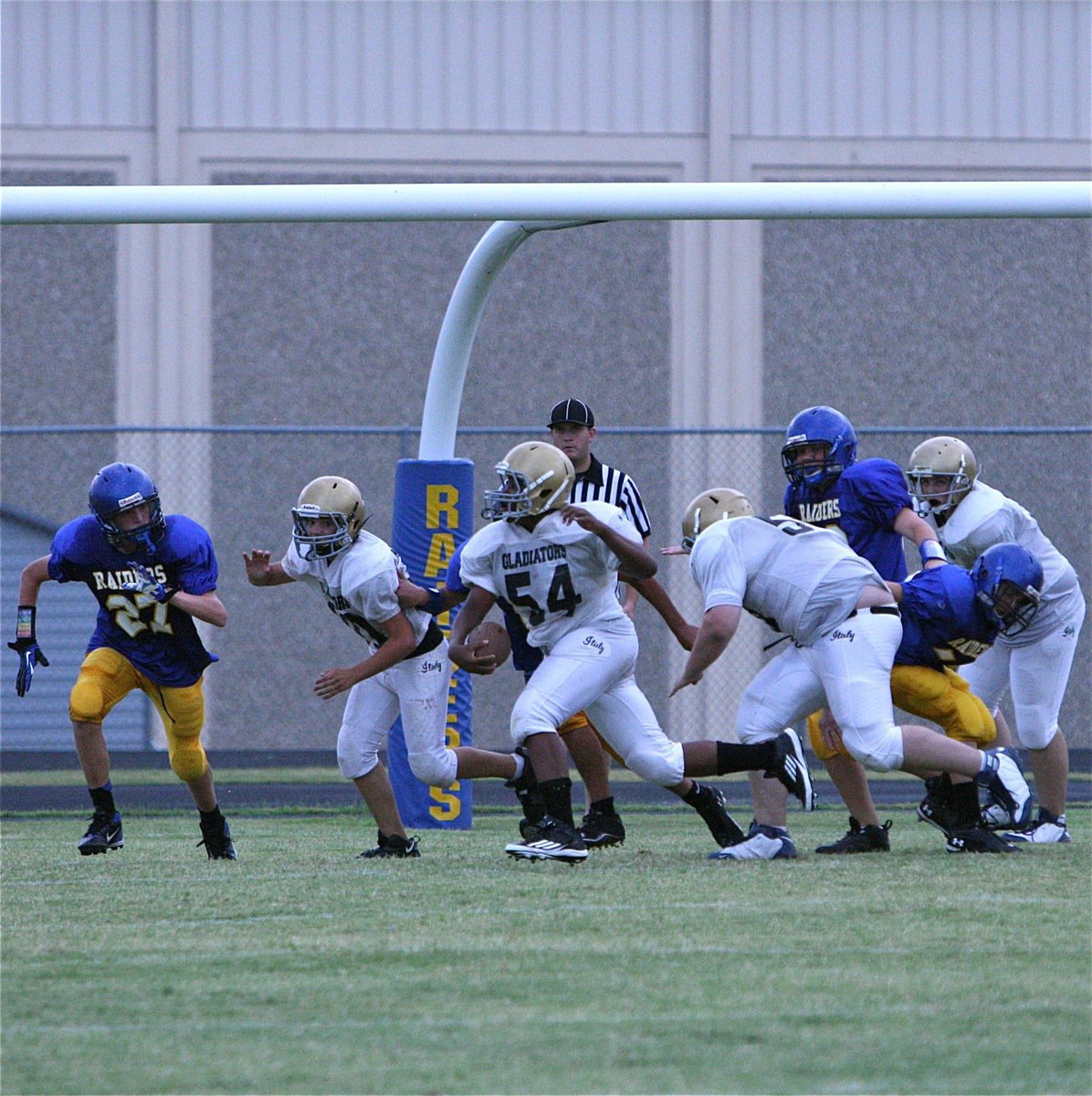 Image: Right guard Kenneth Norwood, Jr.(54) picks up an offensive fumble and tries to punch it into the end zone for Italy.