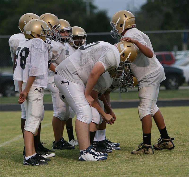 Image: Italy’s Junior High Gladiators huddle up on offense.