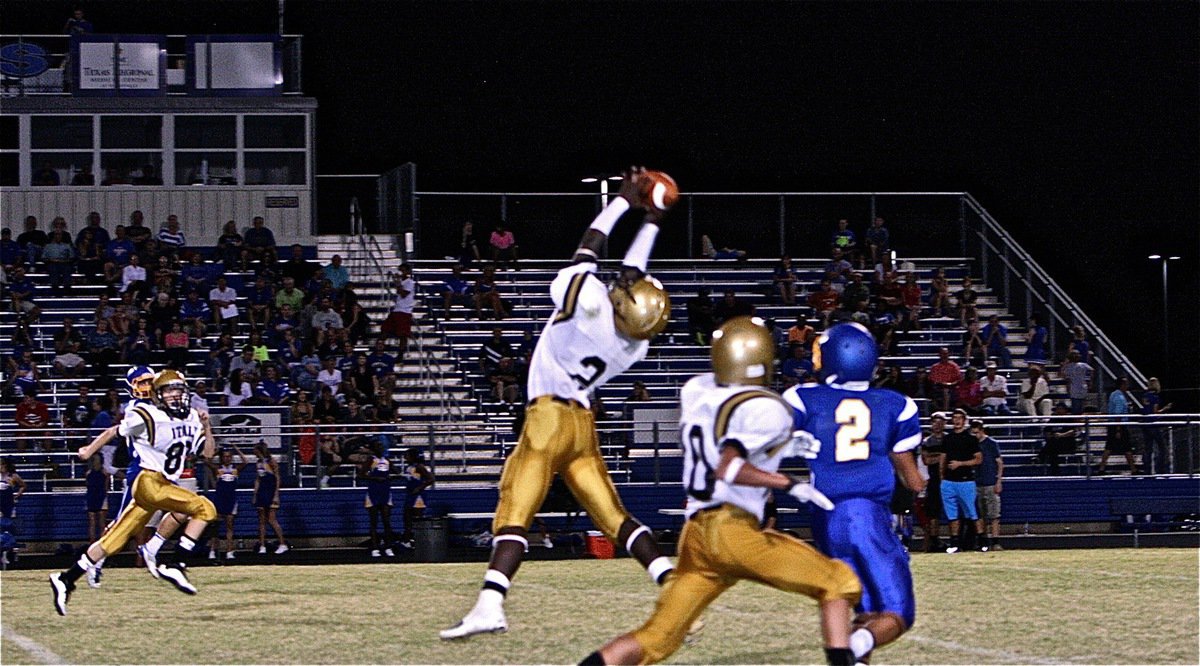 Image: Italy’s safety Marvin Cox(2) picks off a Sunnyvale pass attempt.