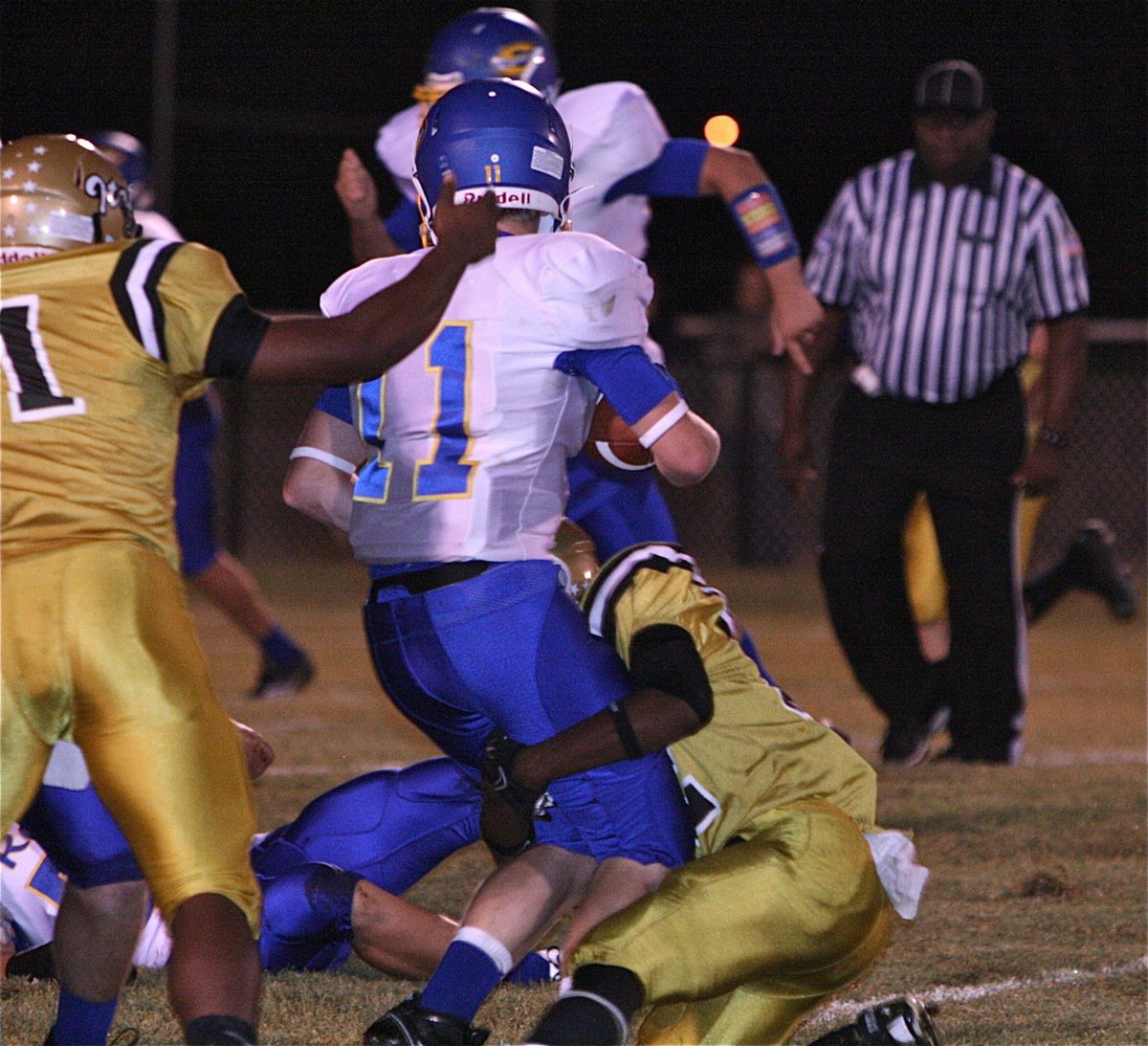 Image: Italy’s Eric Carson(12) shows his tackling skills by rodeoing a Raider back.