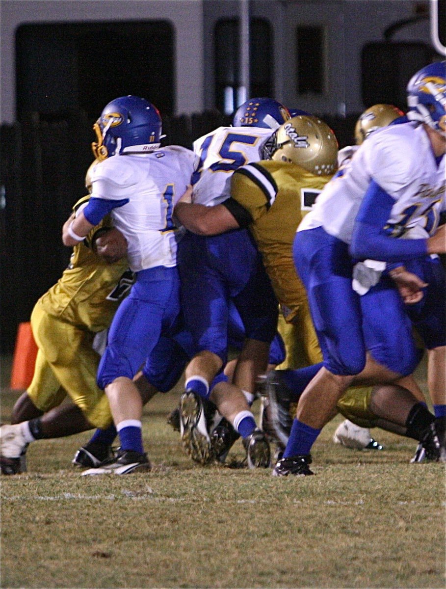 Image: Gladiator noseguard Hank Seabolt(76) makes the tackle inside.