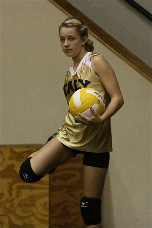 Image: Italy’s JV Lady Gladiator Britney Chambers stretches out the muscles before serving to Kopperl.