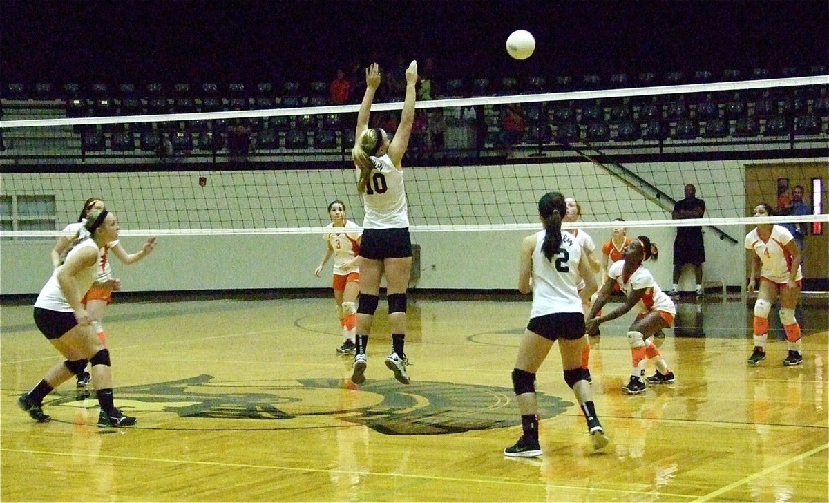 Image: Lady Gladiator Madison Washington(10) patrols the net while Jaclynn Lewis(15) and Paola Mata(2) have her back.