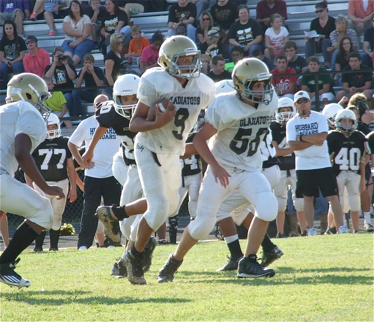 Image: Elliott Worsham(56) leads the way for Devonteh Williams(9).