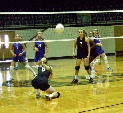 Image: Italy’s Kelsey Nelson(6) gets the dig for her JV squad.