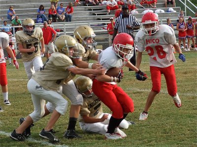 Image: The 7th grade Gladiators pull down a Hico runner.