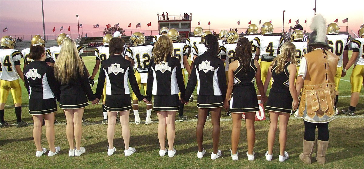 Image: Italy’s Cheerleaders have the Gladiators’ back against Hico.