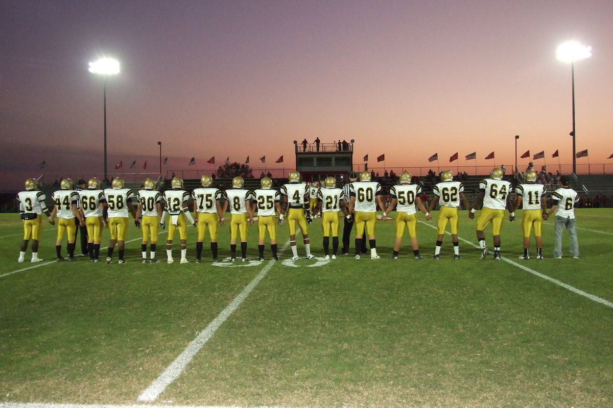 Image: The Gladiators prepare for battle against the Hico Tigers during Italy’s final pre-season game in Hico.