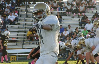 Image: Receiver Fabian Cortez(84) is ready to rock-n-roll for Italy’s 8th grade Gladiators.