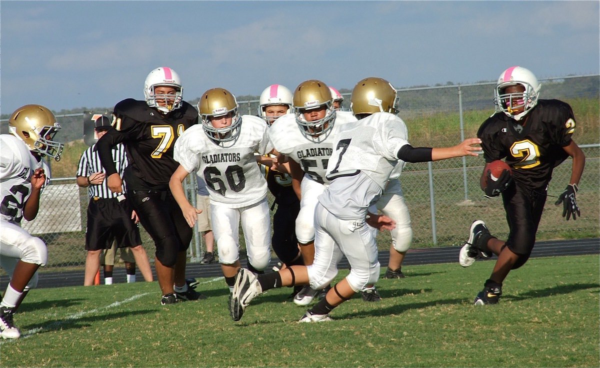 Image: Gary Escamilla(7), Clay Riddle(60) and Chris Davila(57) have the Cats on the run.