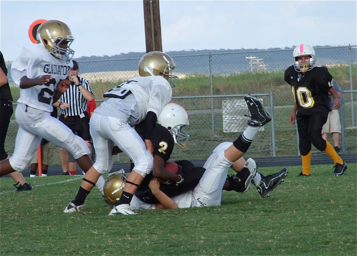 Image: Italy’s Clay Riddle(60) and Gary Escamilla(7) team up for a take down.