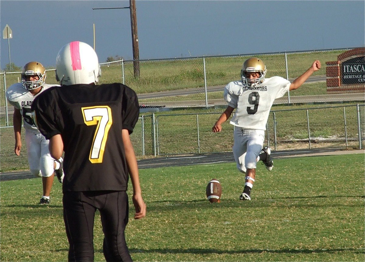 Image: Tylan Wallace(9) kicks off to the Cats as Chris Davila(57) goes after the Cats.