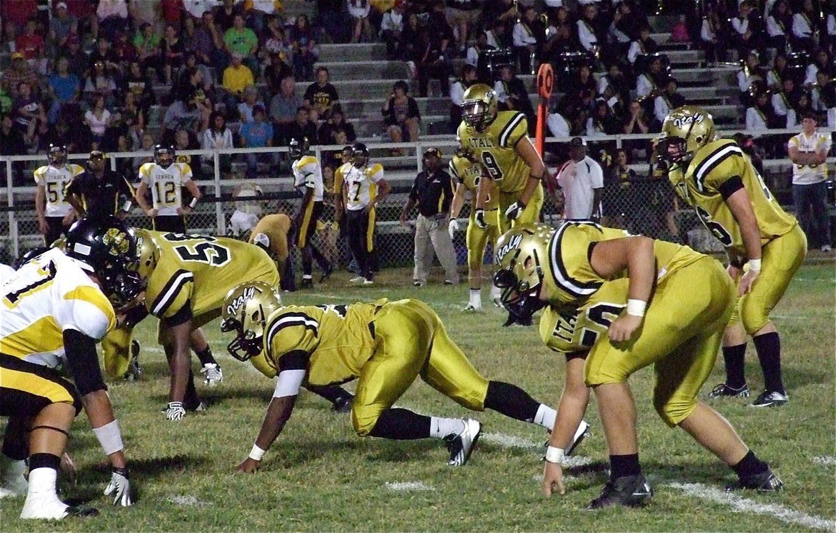 Image: Italy’s defense gets their first shutout of the season against Itasca as Darol Mayberry(58), Jamal Lewis(21), Zain Byers(50), Cole Hopkins(9) and Kyle Fortenberry(66) settle before the snap.