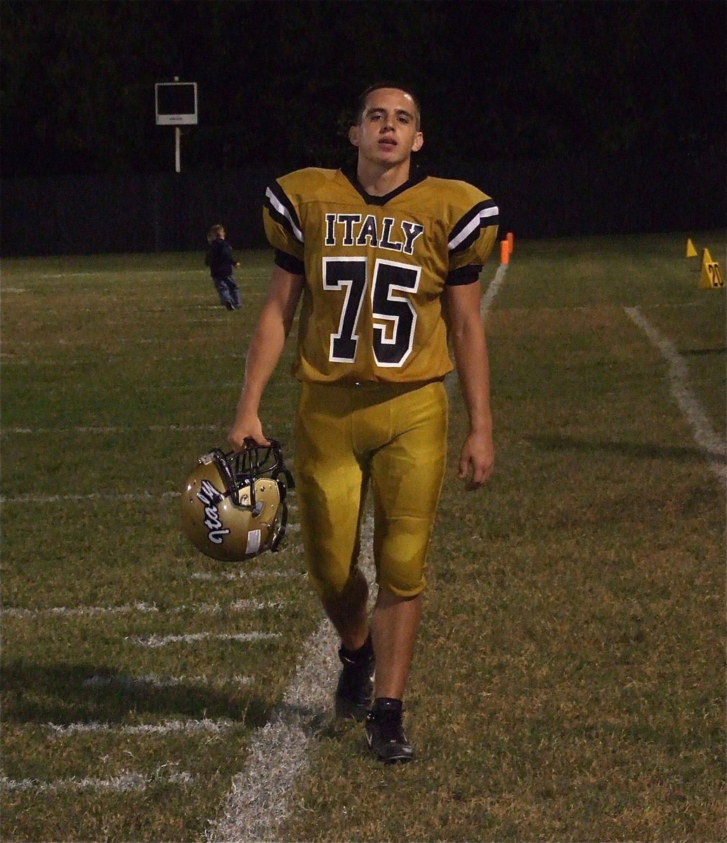 Image: Left tackle Cody Medrano(75) kept the blind side of quarterback Marvin Cox well protected against Itasca.