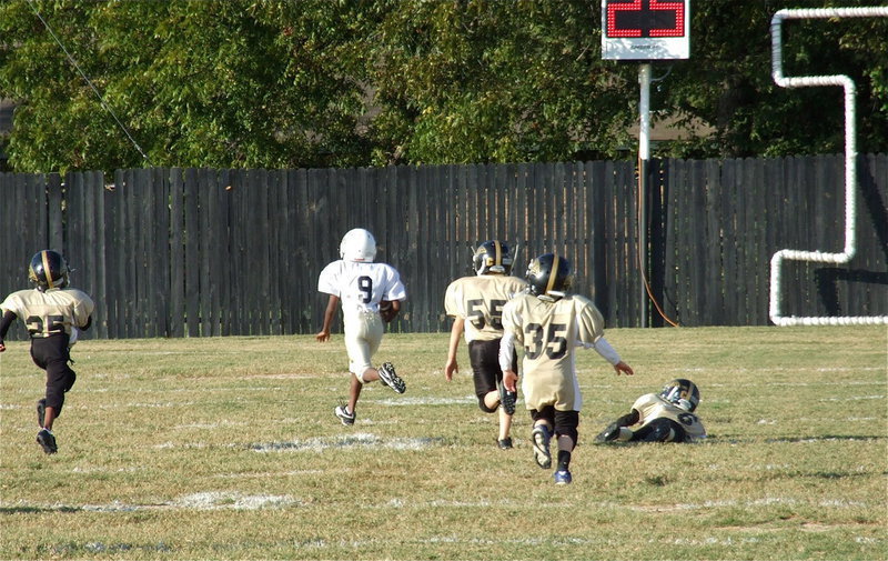 Image: John Hall(9) completes a 67-yard touchdown run to give the IYAA C-Team Gladiators an 18-0 lead at halftime.