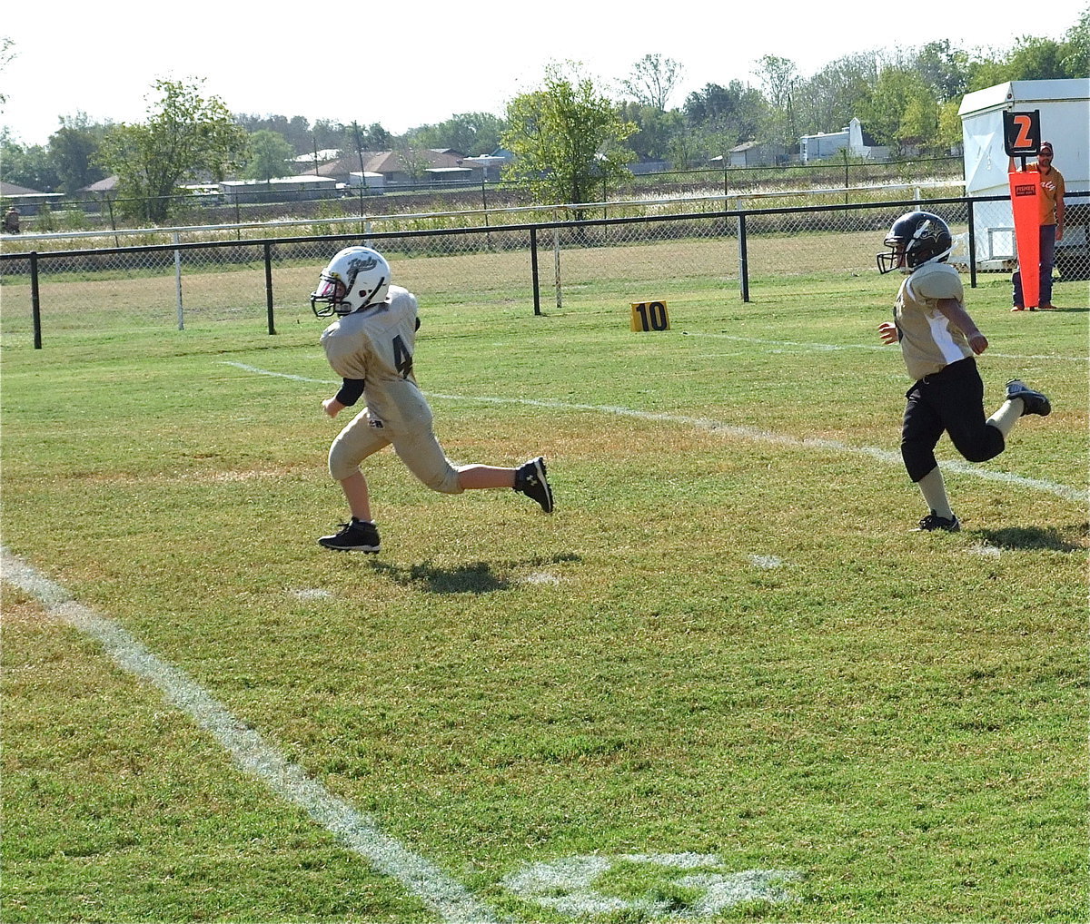 Image: Bryce DeBorde(4) scores a 15-yard touchdown for the IYAA B-Team Gladiators.