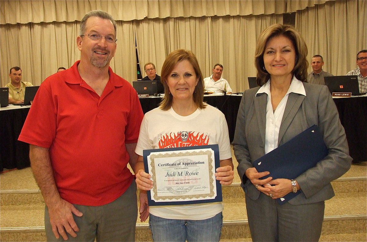 Image: Judi Rowe, of Wells Fargo Capital Finance of Dallas, is presented a Certificate of Appreciation by Paul Tate and Pat McGennis for Rowe’s help in readying the bike trails used by cyclists who participate in the event. Tate is the president of Lone Star Cyclists from Grand Prairie who annually host Tour d’ Italia in Italy. McGennis is the Tour d ’Italia Director.