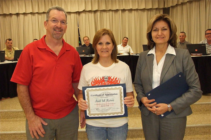 Image: Judi Rowe, of Wells Fargo Capital Finance of Dallas, is presented a Certificate of Appreciation by Paul Tate and Pat McGennis for Rowe’s help in readying the bike trails used by cyclists who participate in the event. Tate is the president of Lone Star Cyclists from Grand Prairie who annually host Tour d’ Italia in Italy. McGennis is the Tour d ’Italia Director.