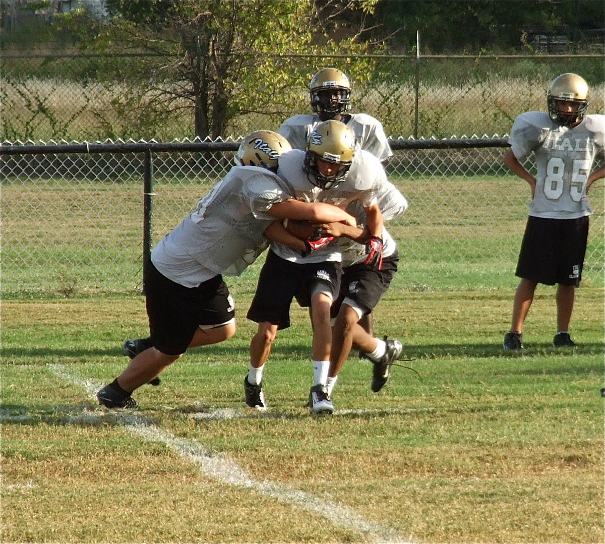 Image: Zain Byers(50) and John Hughes(62) clamp down on Kelvin Joffre(80).