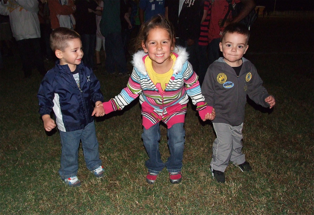 Image: Ella and her guys are enjoying the lighting of the “I.”