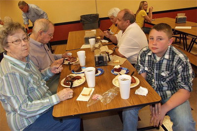 Image: IJH’s own Hunter Morgan dines with his family while Onnie Saxon and Tate Saxon chow down.